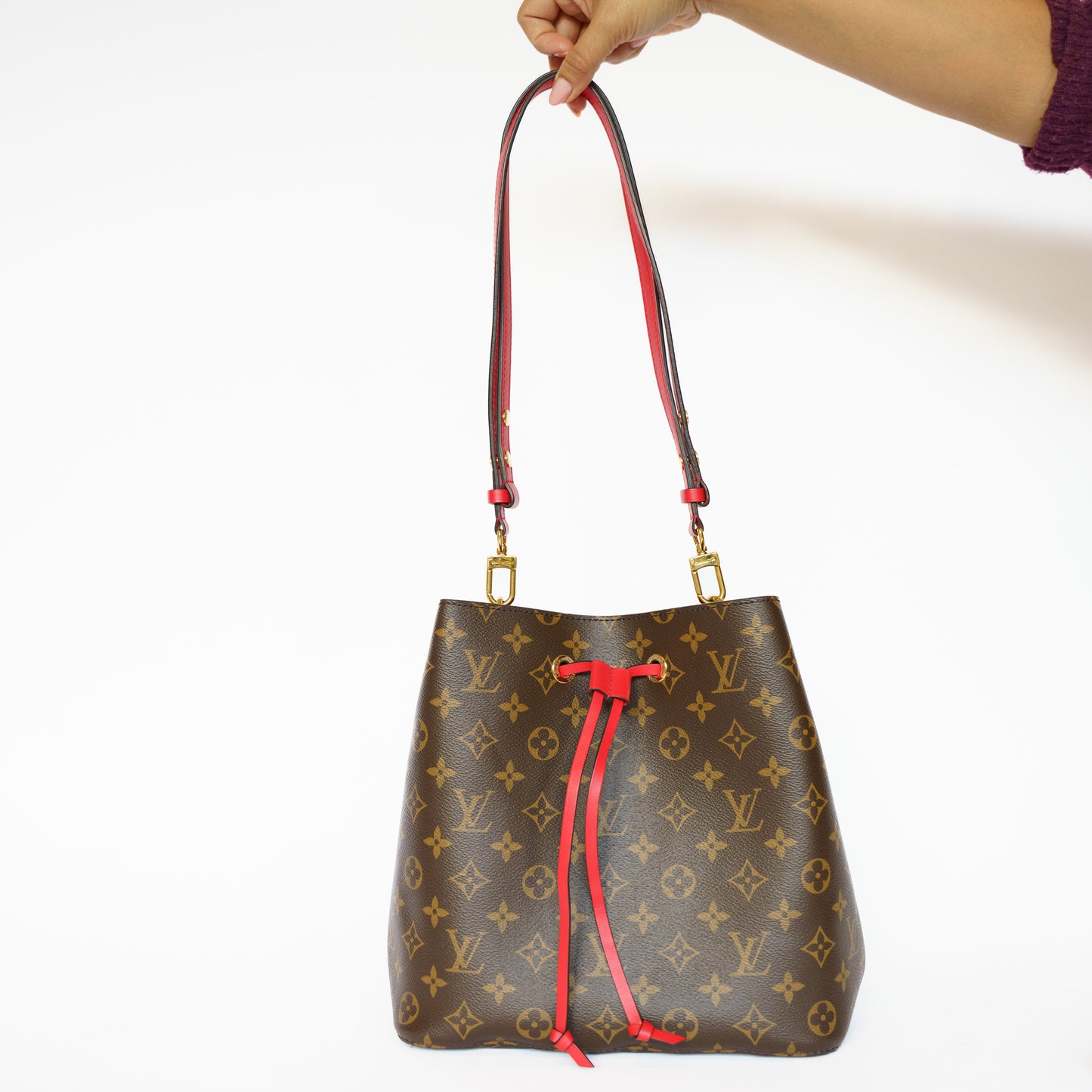 Louis Vuitton Neo Noe in Monogram with Red Interior 111225B08