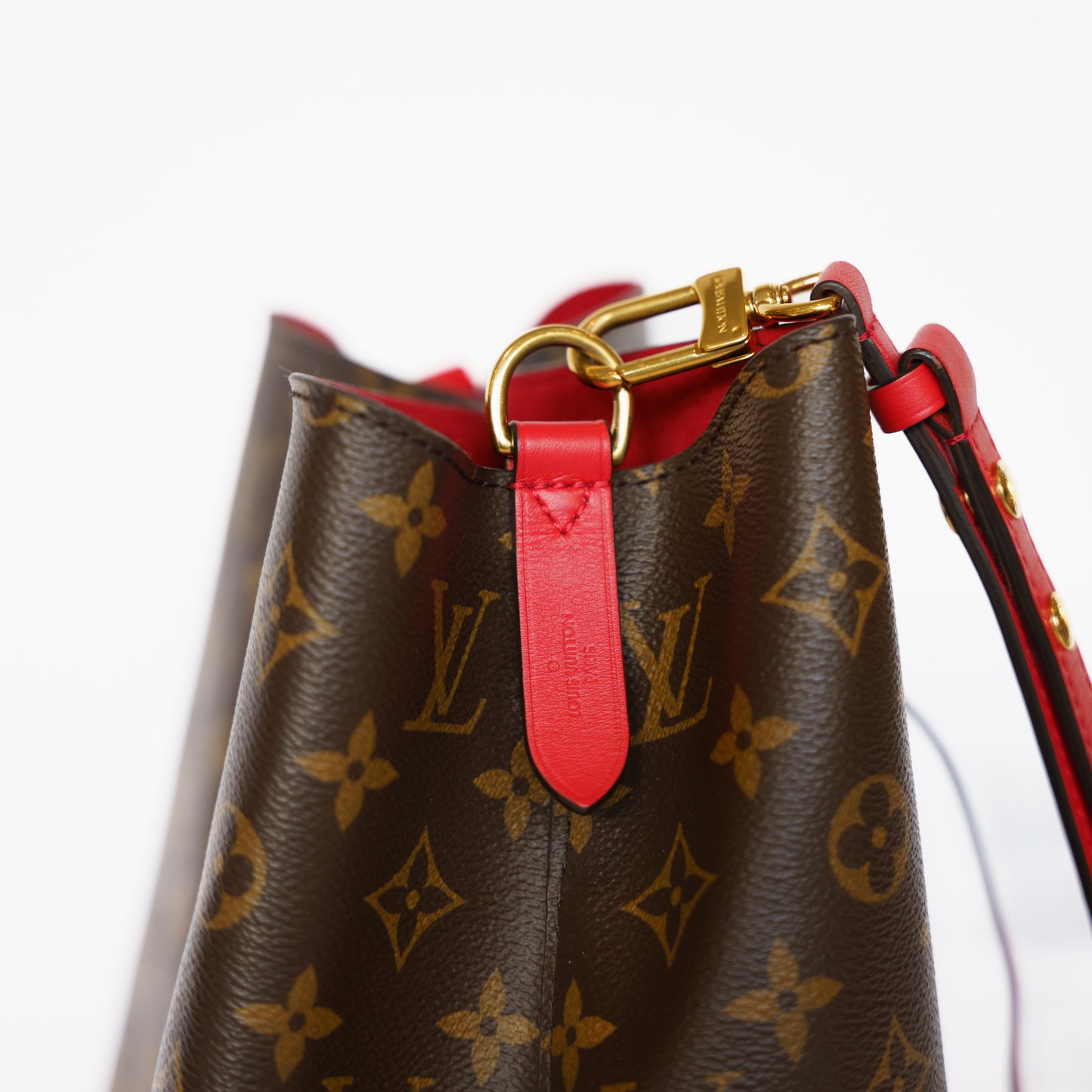 Louis Vuitton Neo Noe in Monogram with Red Interior 111225B08