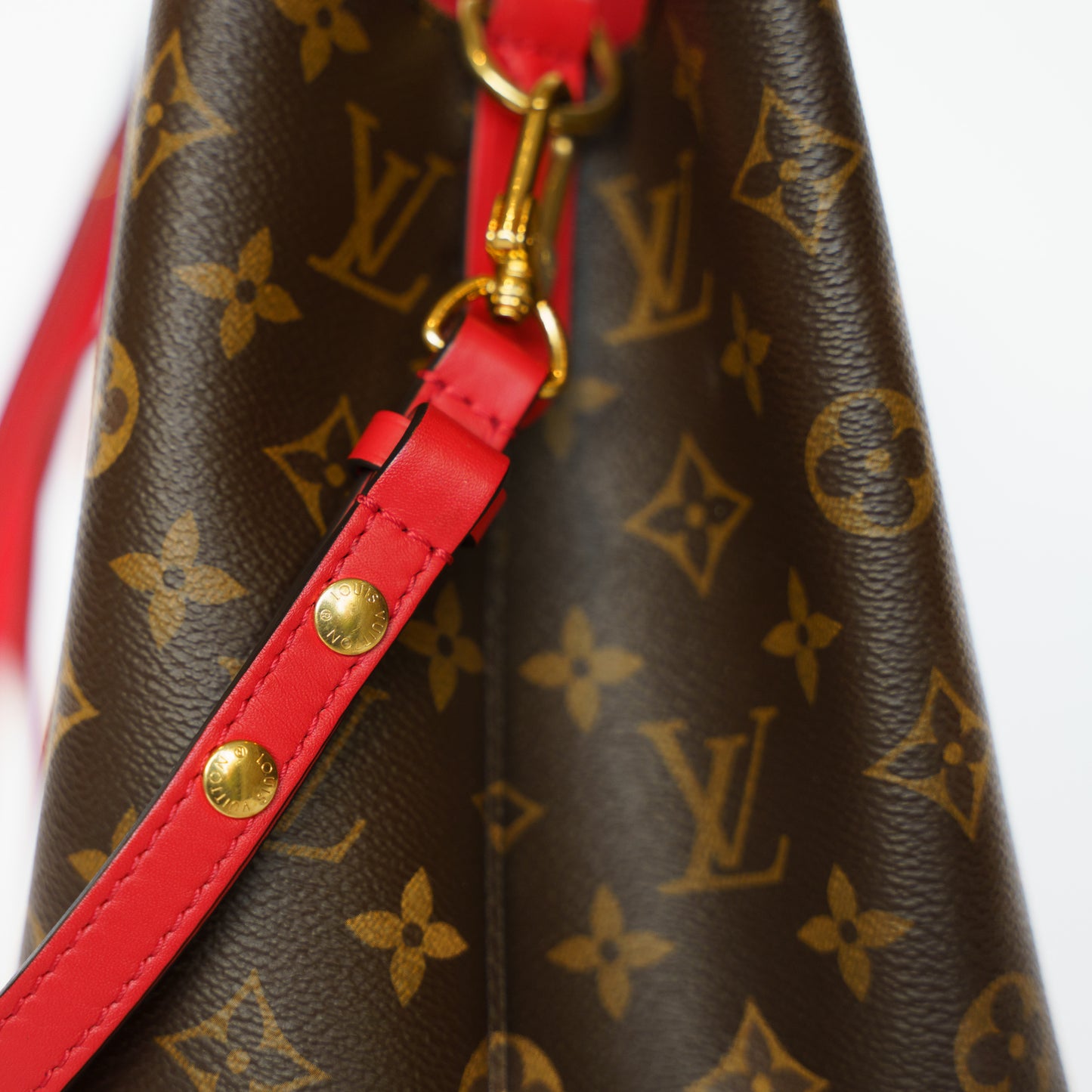Louis Vuitton Neo Noe in Monogram with Red Interior 111225B08