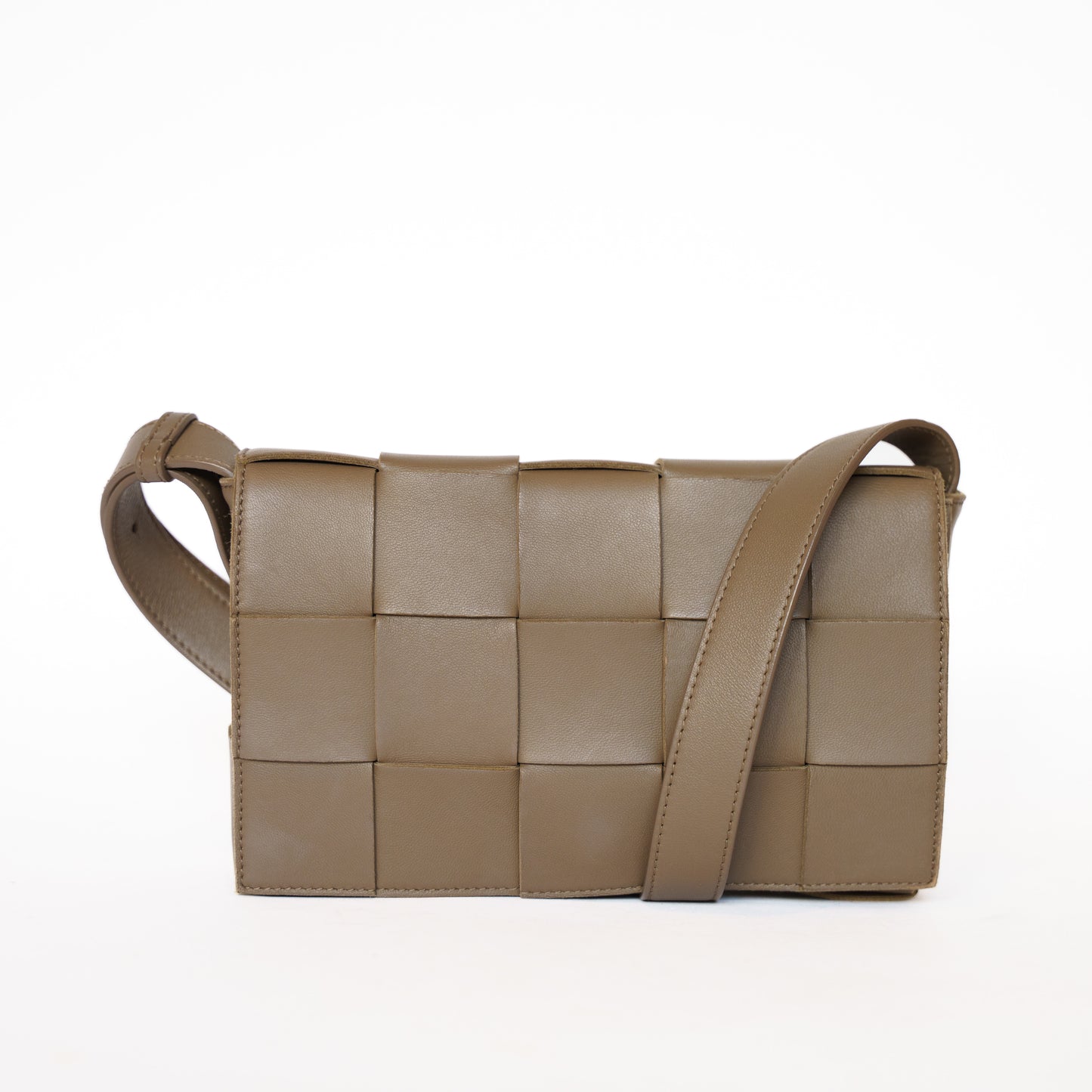 Bottega Veneta Casette Leather Crossbody in Taupe Colour 111225B09