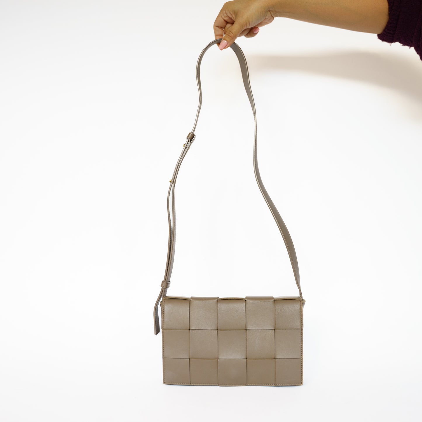 Bottega Veneta Casette Leather Crossbody in Taupe Colour 111225B09