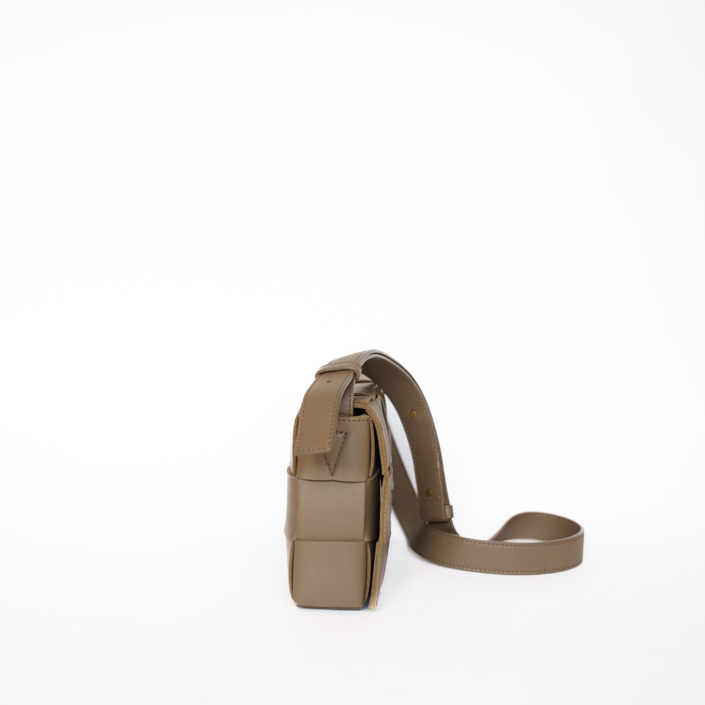 Bottega Veneta Casette Leather Crossbody in Taupe Colour 111225B09