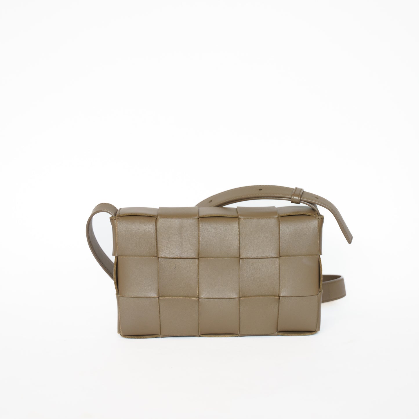 Bottega Veneta Casette Leather Crossbody in Taupe Colour 111225B09