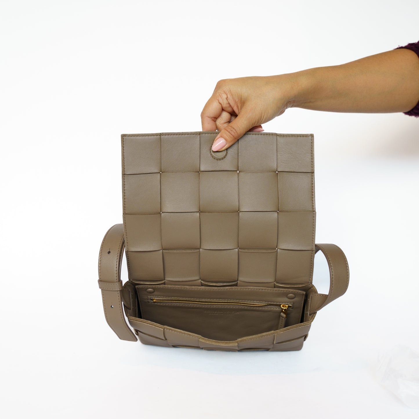 Bottega Veneta Casette Leather Crossbody in Taupe Colour 111225B09