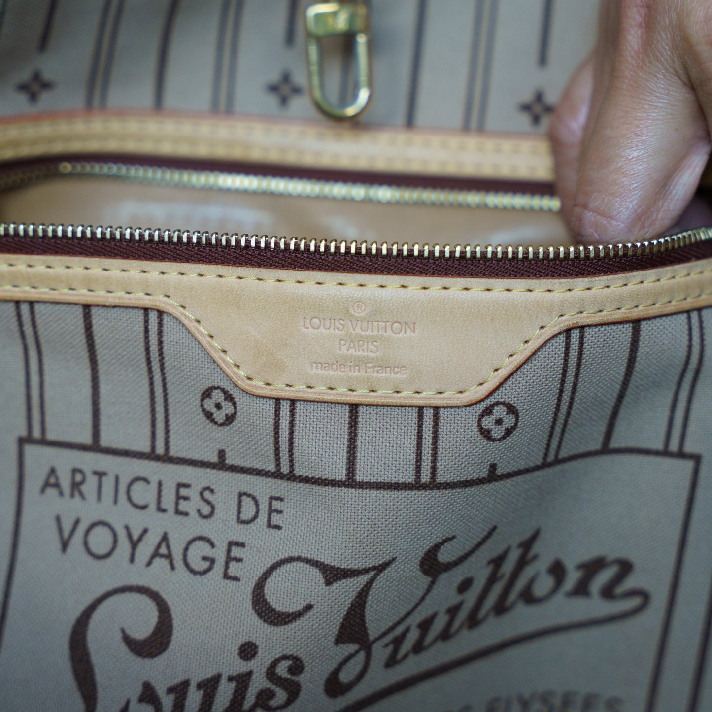 Louis Vuitton Neverfull GM in Monogram with Beige Interior 111225B10