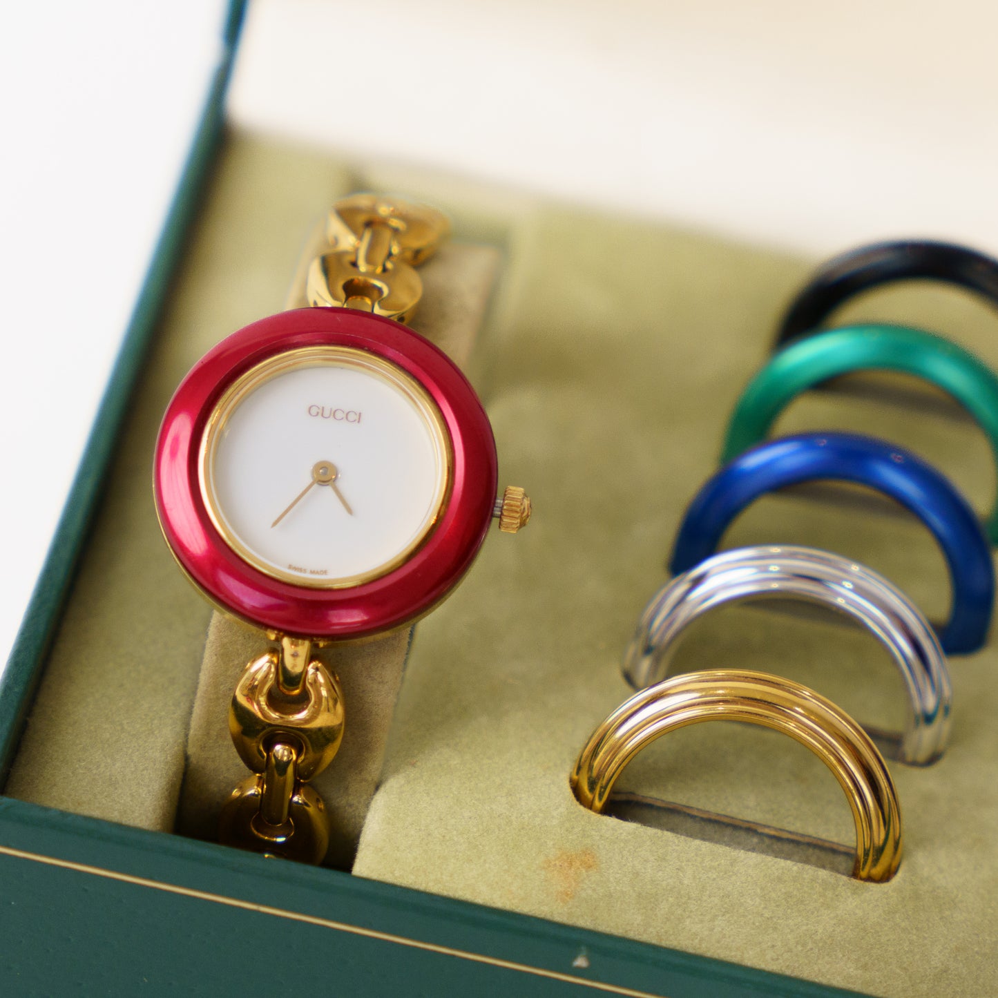 Gucci Bezel Watch 200126B15