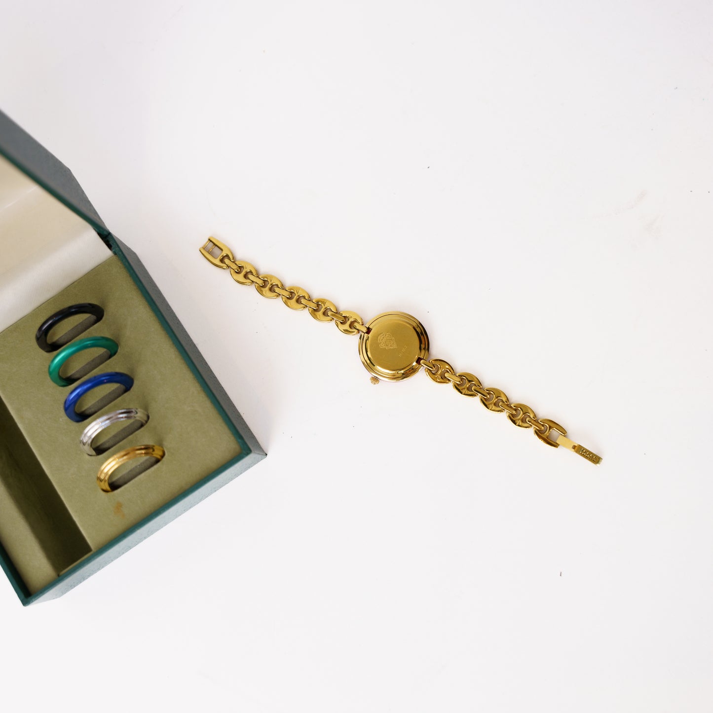 Gucci Bezel Watch 200126B15