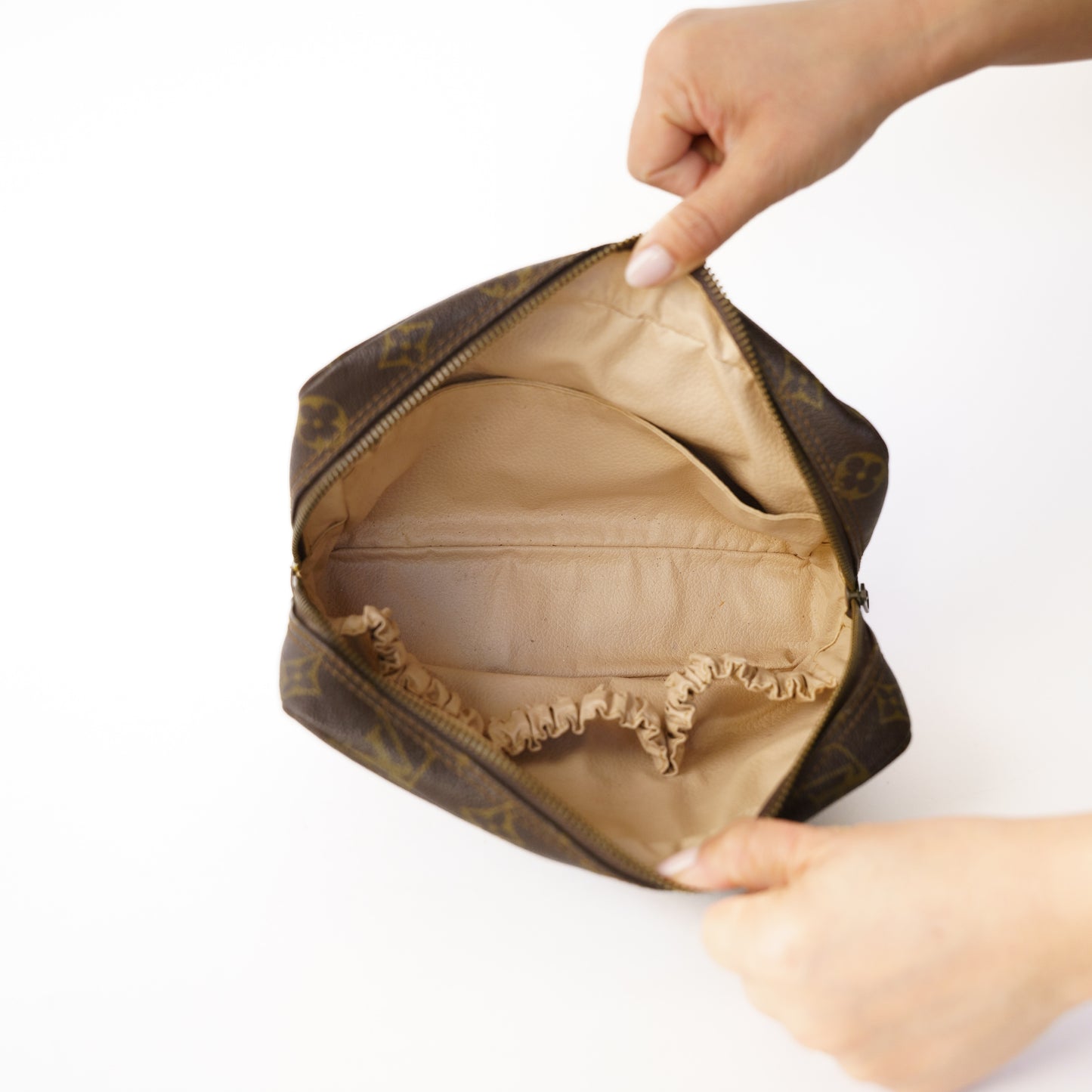 Louis Vuitton Trousse 23 in Monogram 832 200126B05