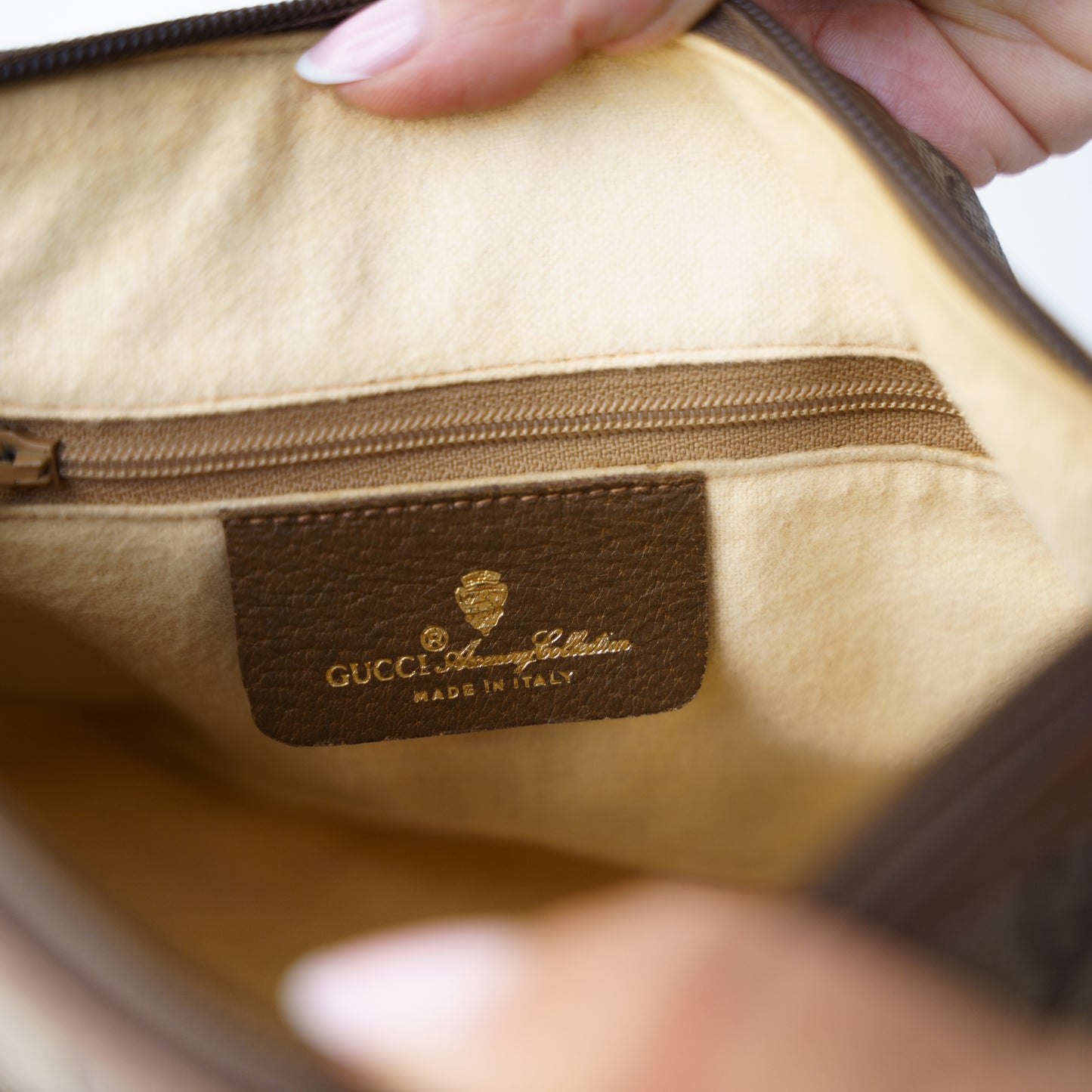 Gucci Crossbody Sherry Line Vintage 140126B19