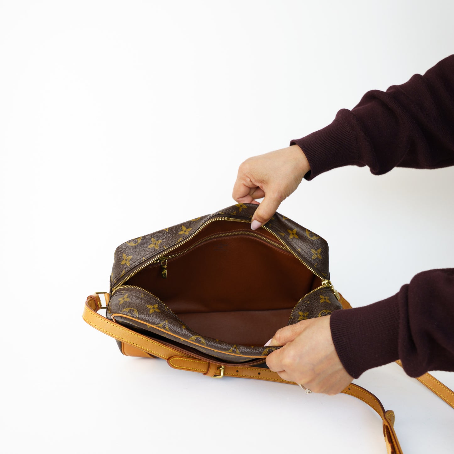 Louis Vuitton Trocadero 30 Monogram Crossbody 110336P14