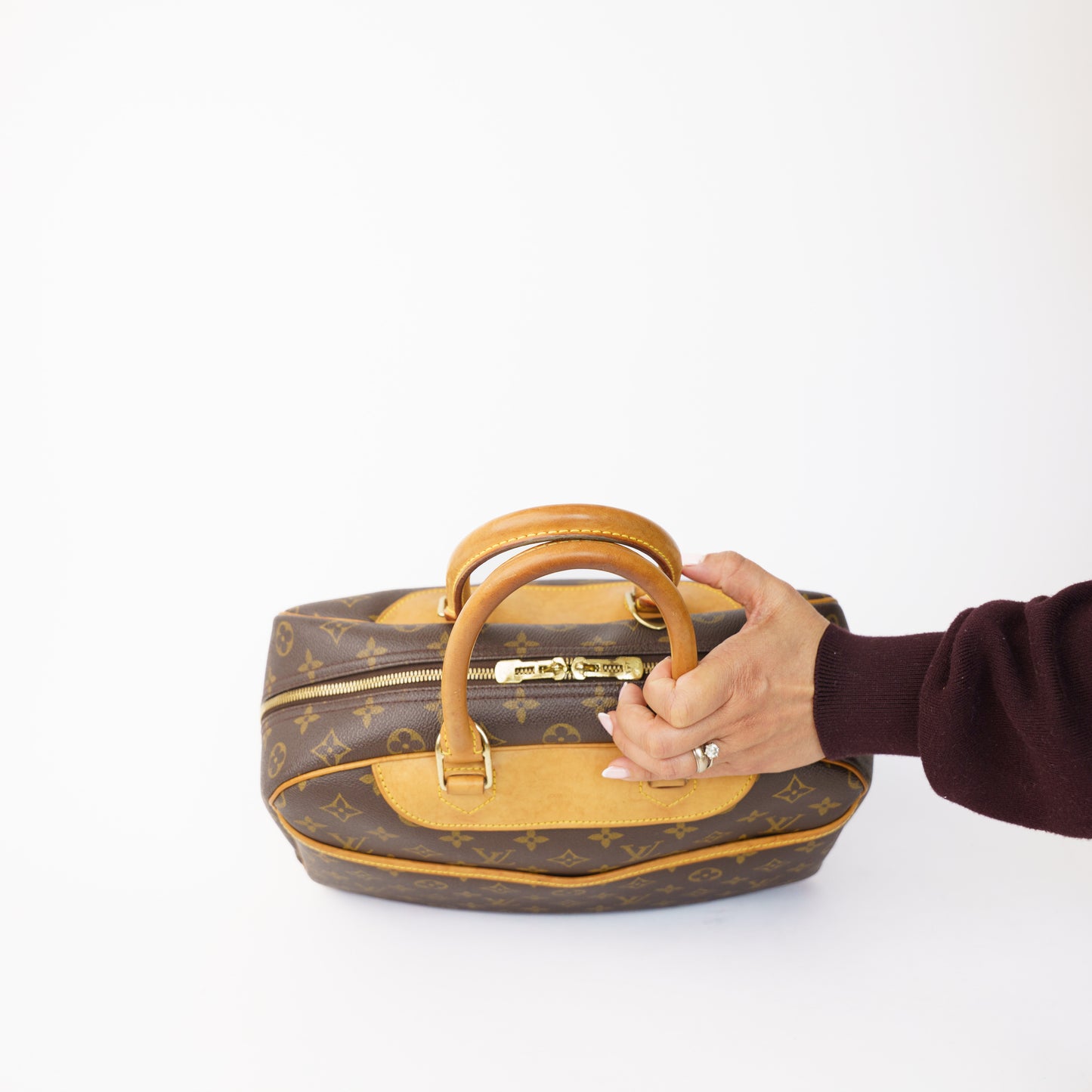 Louis Vuitton Deauville Monogram Bag 160326J07