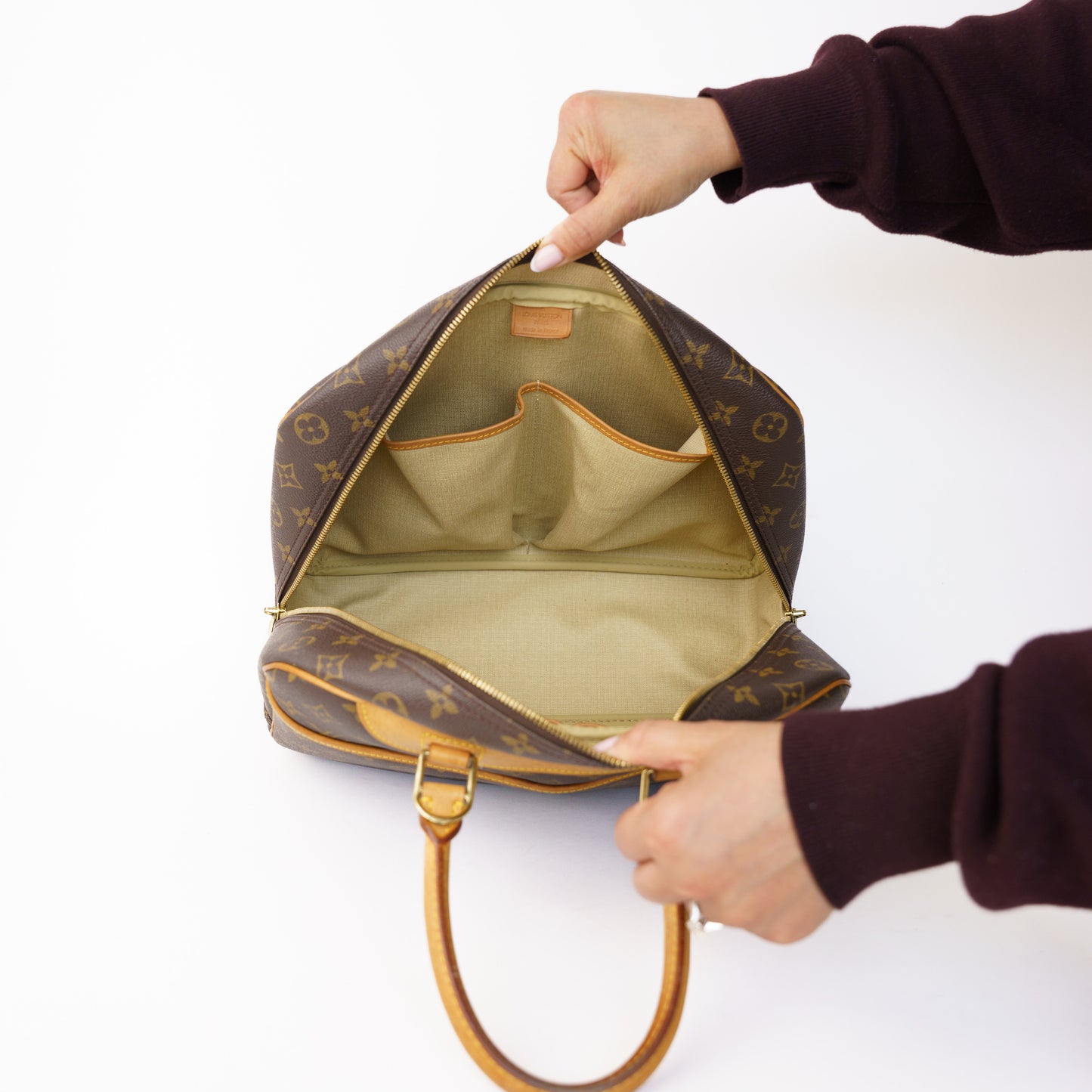 Louis Vuitton Deauville Monogram Bag 160326J07