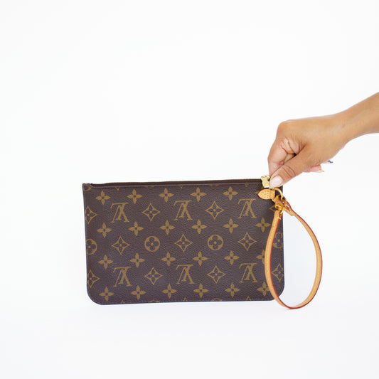 Louis Vuitton Neverfull Pouch in Beige Interior 160726S03