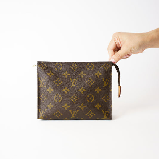 Louis Vuitton Toiletry Bag in Monogram 181225B17