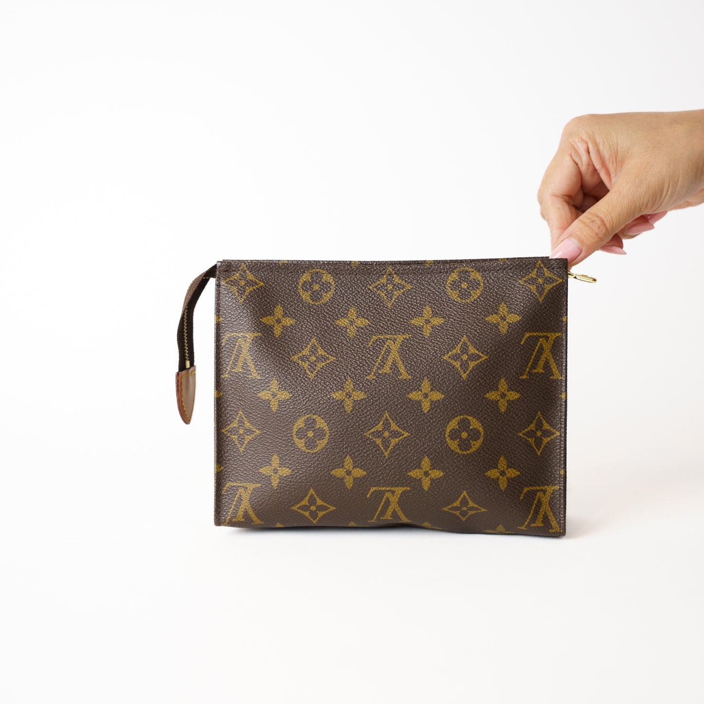 Louis Vuitton Toiletry Bag in Monogram 181225B17