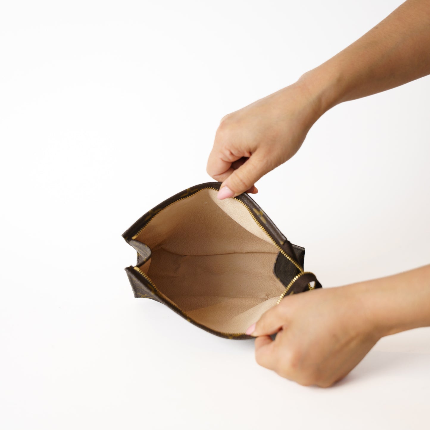 Louis Vuitton Toiletry Bag in Monogram 181225B17