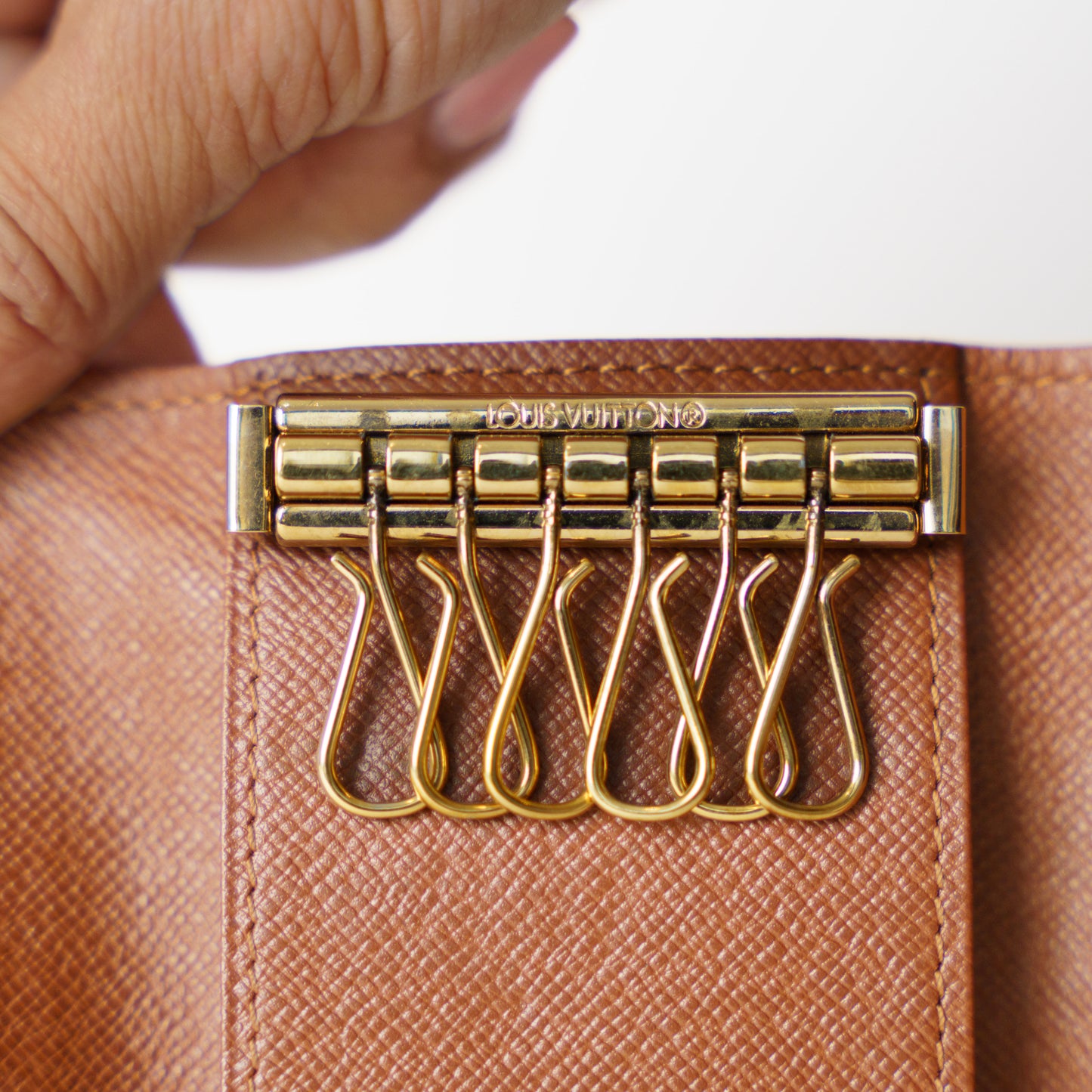 Louis Vuitton 6 Key Holder in Monogram 181225B23