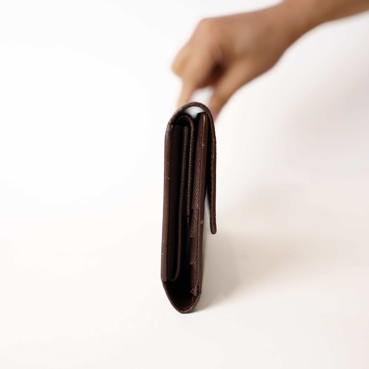 Louis Vuitton International Wallet in Damier Ebene 181225B34