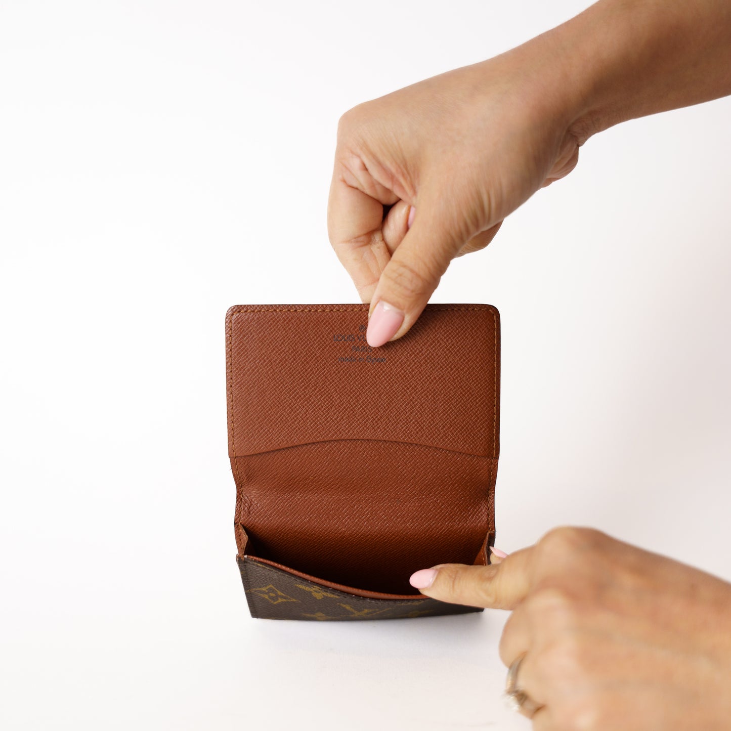 Louis Vuitton Card Holder in Monogram  181225B38