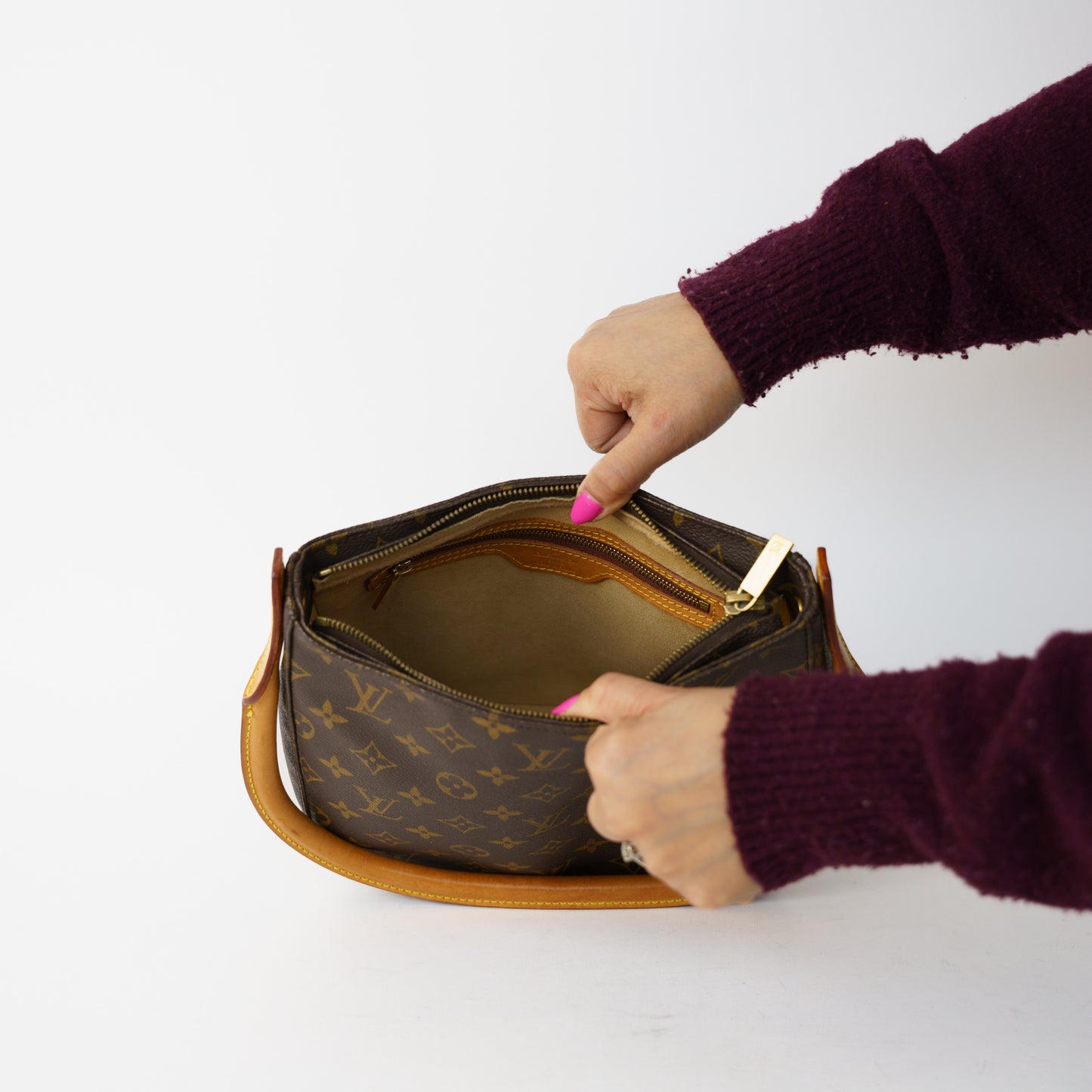 Louis Vuitton Looping MM Bag 190226B09