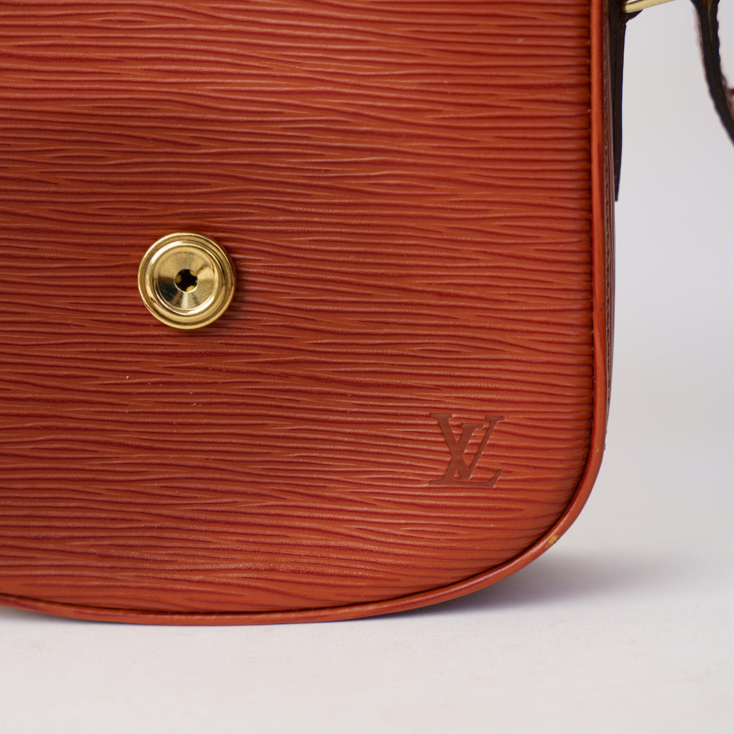 Louis Vuitton 1995 Saint Cloud Crossbody in Brown Epi 190226E03