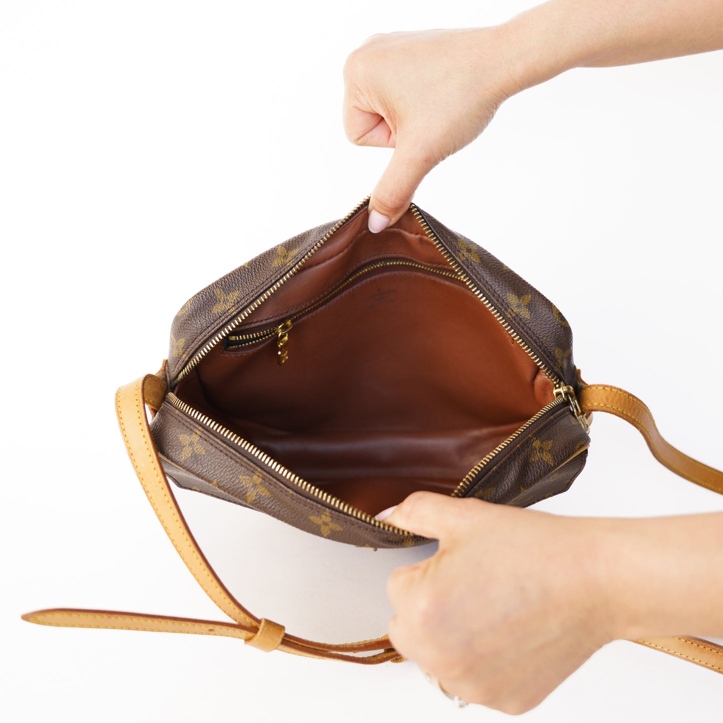 Louis Vuitton Jeune Fille GM Crossbody in Monogram Canvas 110336P13