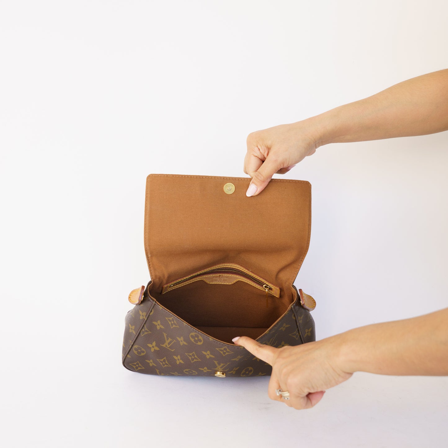 Louis Vuitton Looping PM Monogram 190326D18
