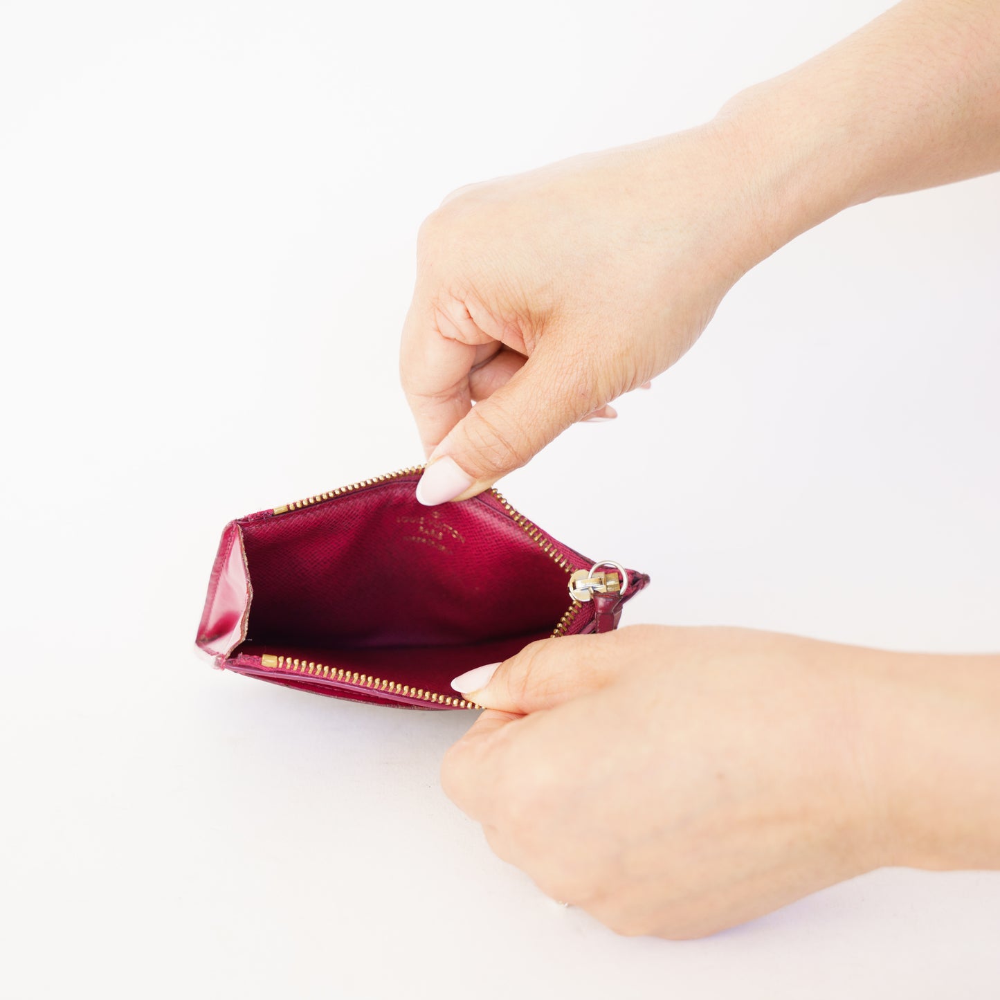 Louis Vuitton Zippered Card Holder in Monogram 190326D23