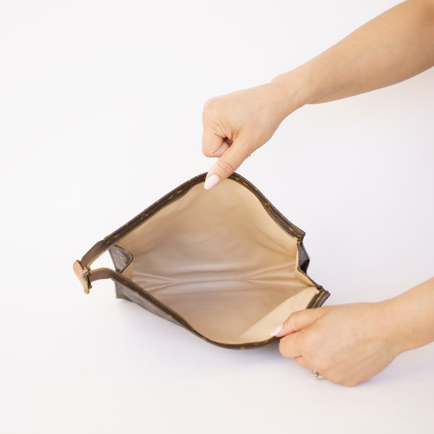 Louis Vuitton 1987 Toiletry Pouch 26 in Monogram 190326D28
