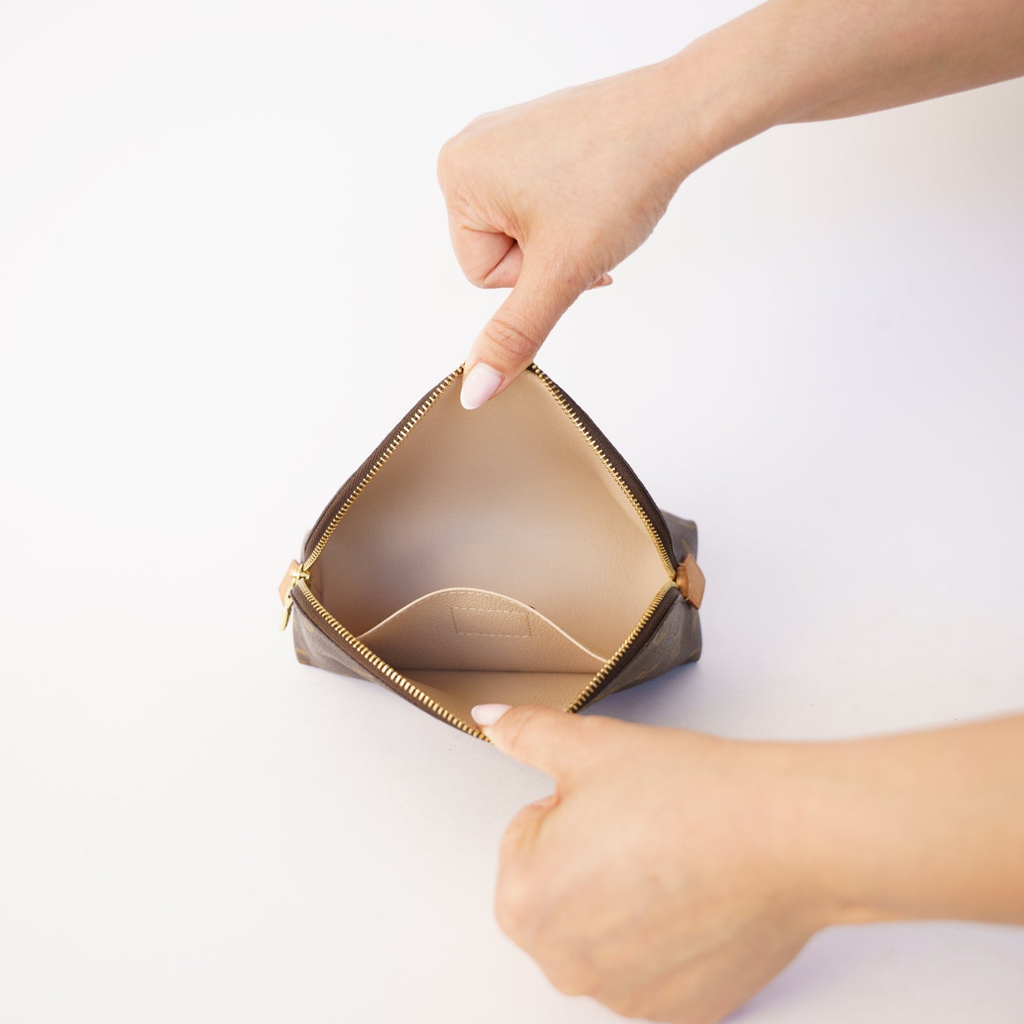 Louis Vuitton Cosmetic Pouch PM Monogram 190326D02