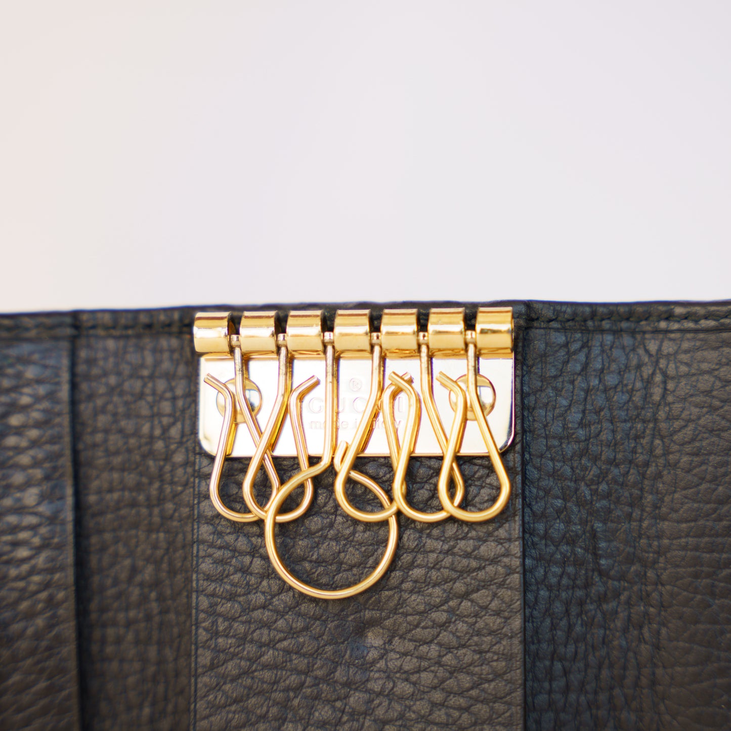 Gucci Black 6 Key Holder Gold Hardware 190326D80