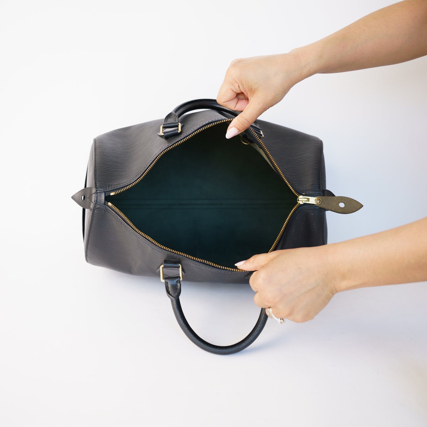 Louis Vuitton 1996 Speedy 35 in Black Epi Leather SP0936 110326P10