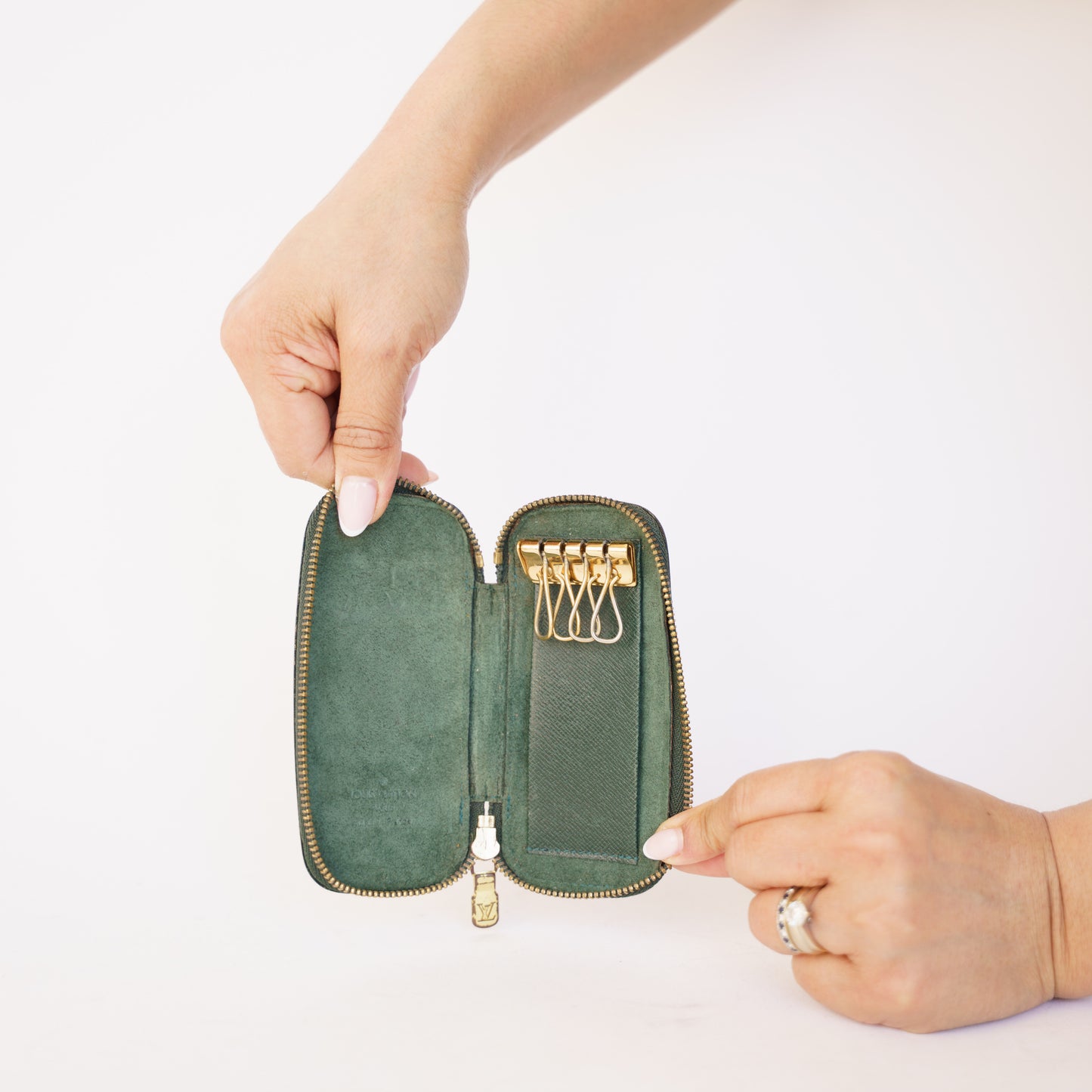 Louis Vuitton Green Taiga Leather Key Holder 190326D66