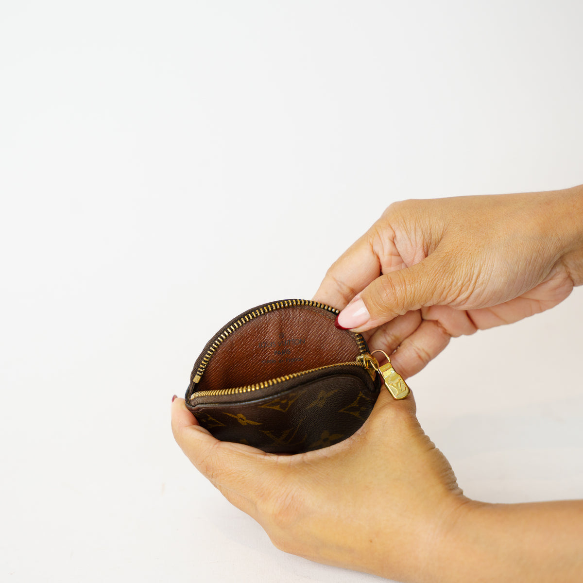Louis Vuitton Round Coin Purse Monogram 201026Y01