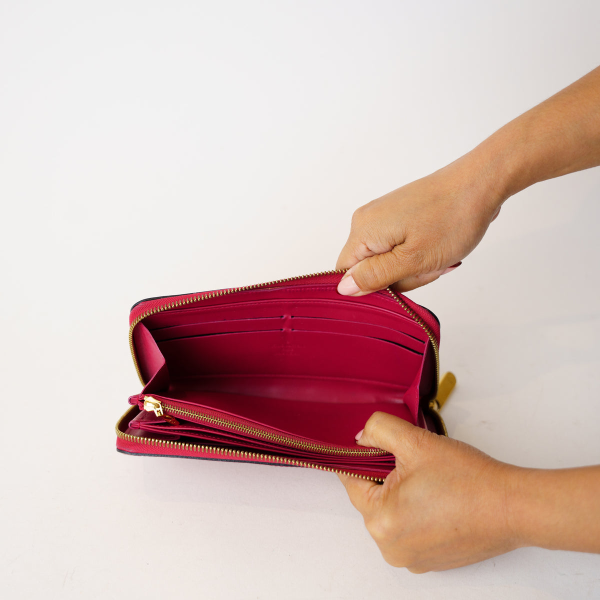 Louis Vuitton 2012 Zippy Long Wallet in Fuschia Vernis Leather 201026M04
