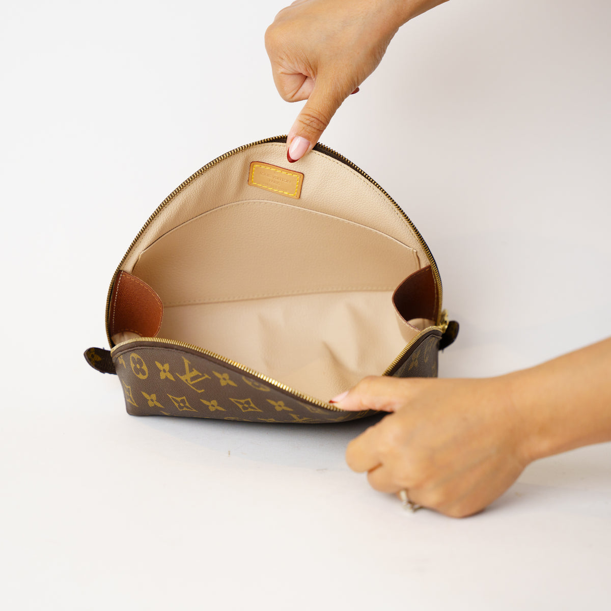RARE Louis Vuitton 2004 Trousse Demi Ronde Cosmetic Pouch 201026X05