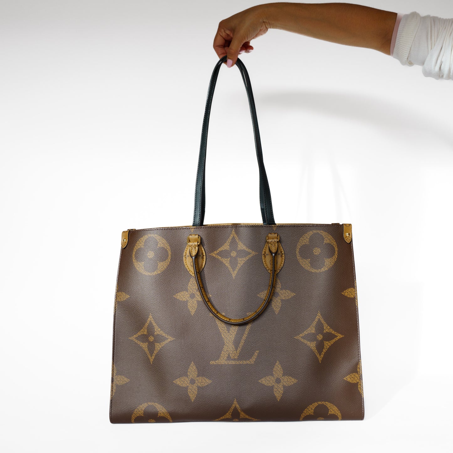 Louis Vuitton On The Go GM in Reverse Monogram 201125B01