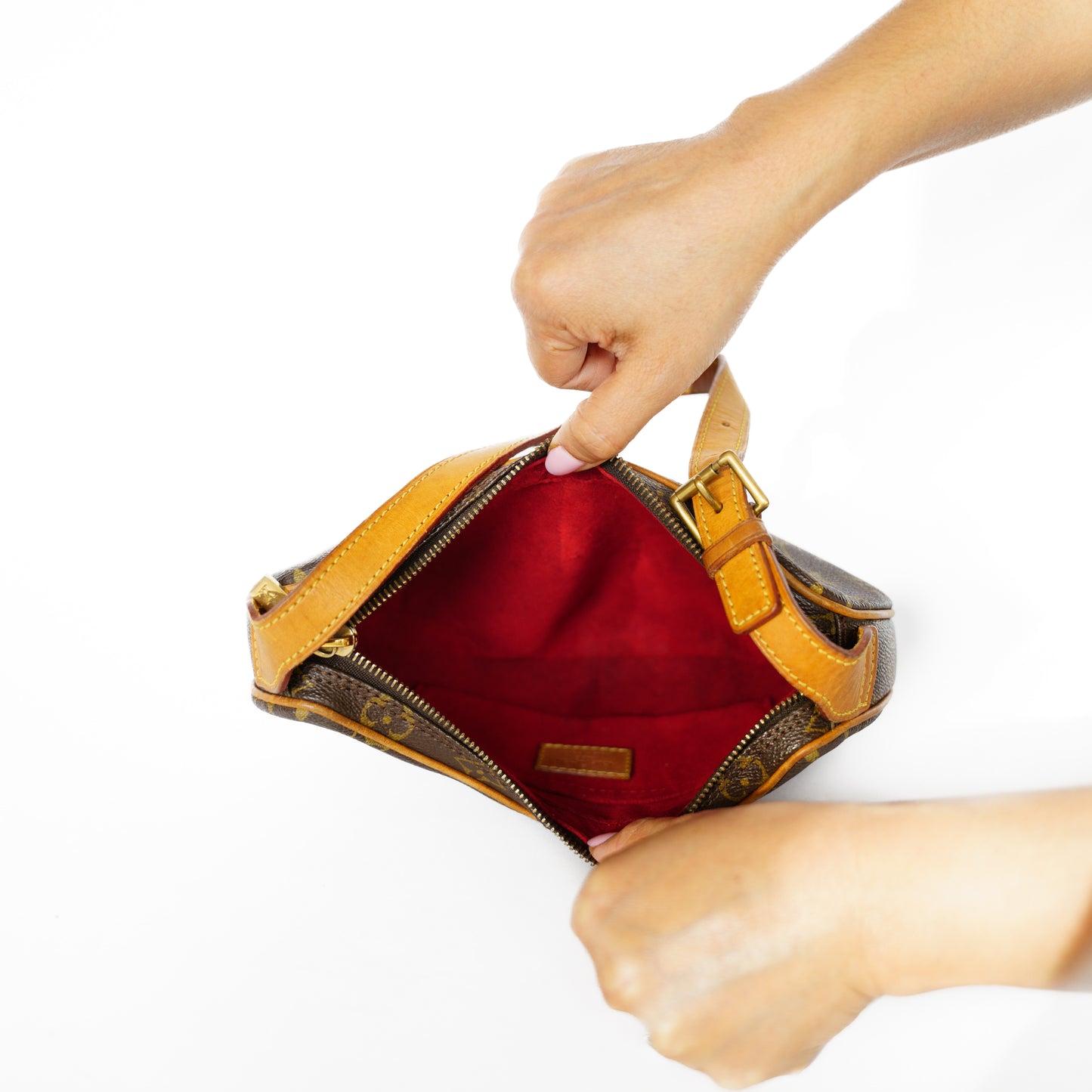 Louis Vuitton Croissant PM in Monogram Canvas 201125B03