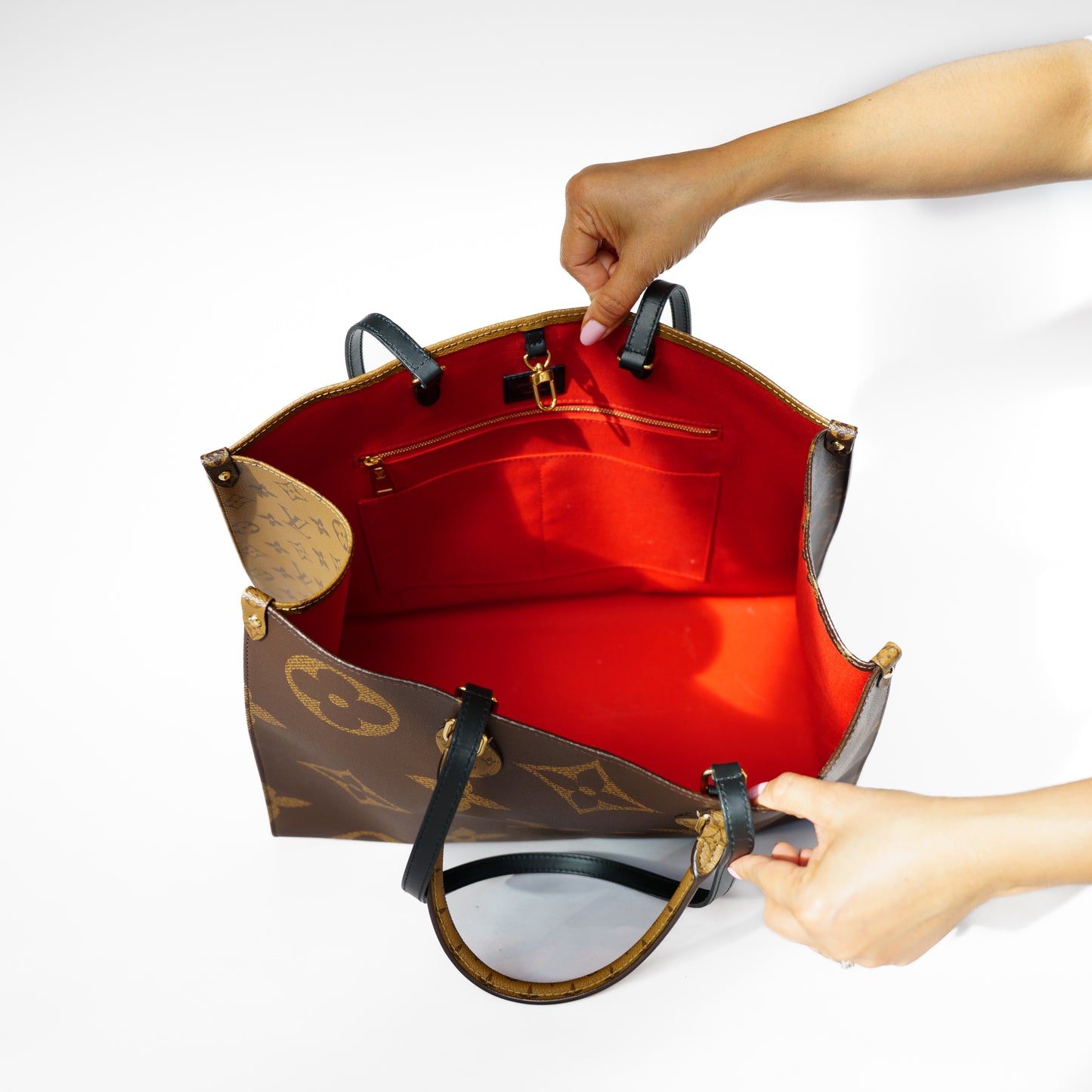 Louis Vuitton On The Go GM in Reverse Monogram 201125B01