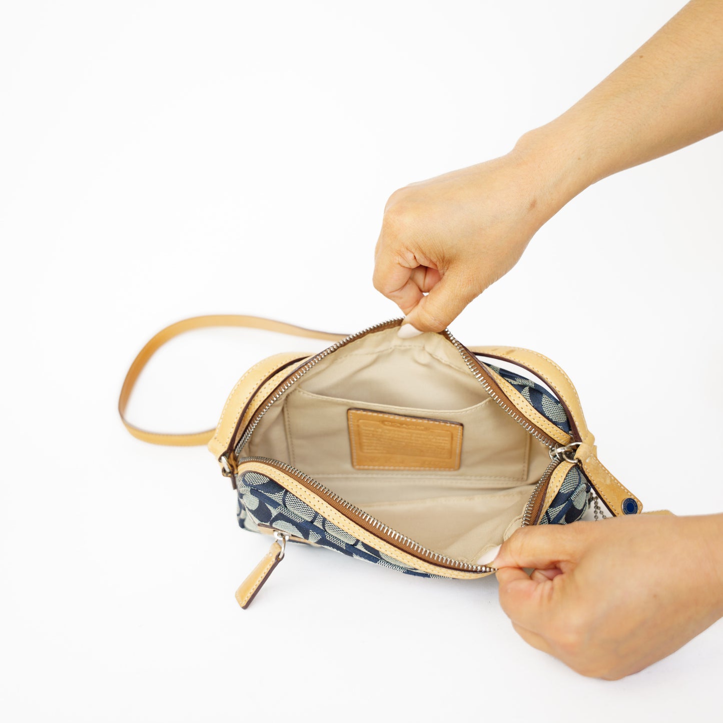 Coach Signature Small Camera Bag 210526N10