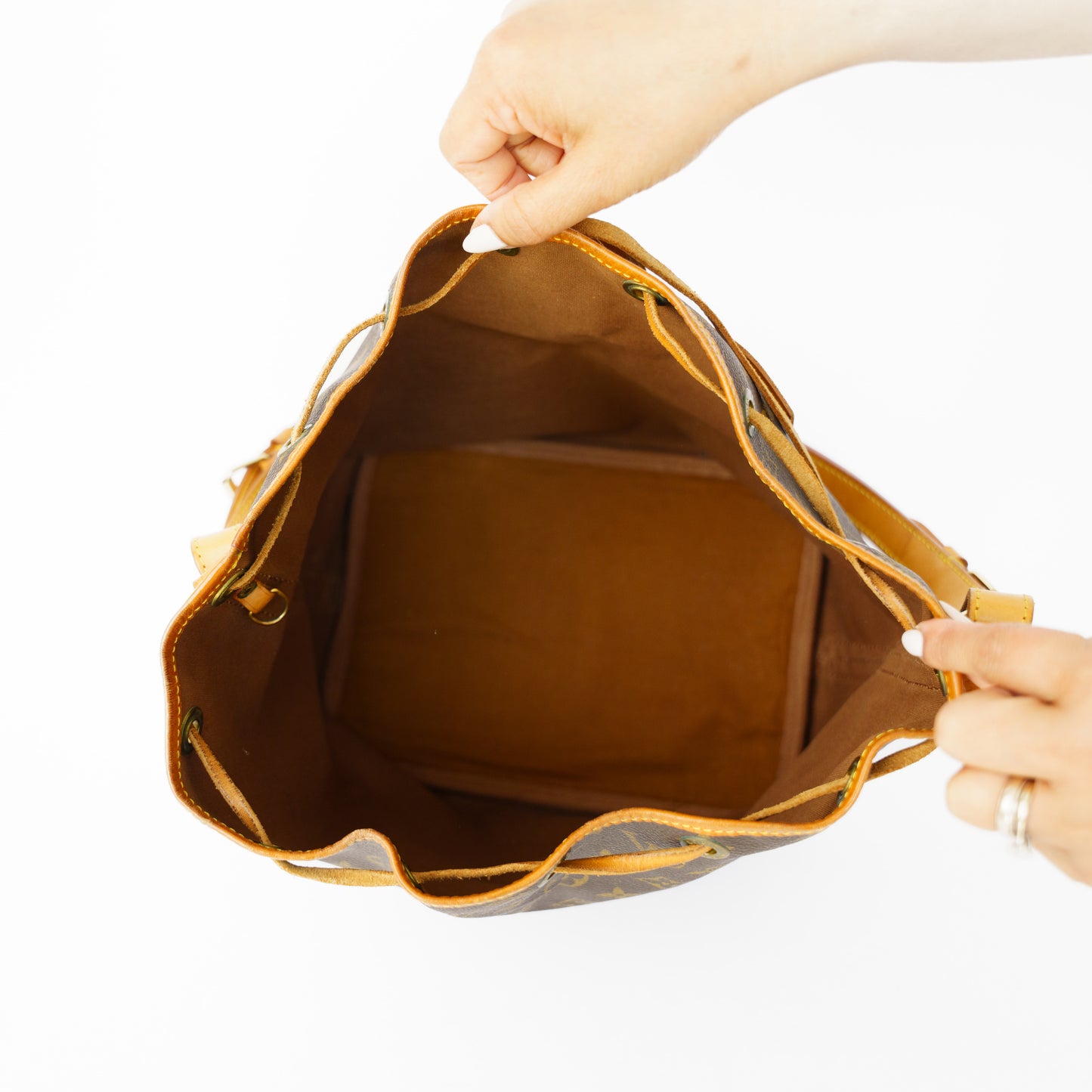 Louis Vuitton Noe PM Bucket Bag in Monogram 210526N09