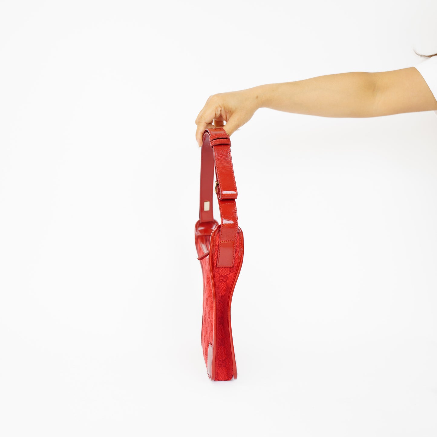 Gucci GG Canvas Shoulder Bag Red 210526N08