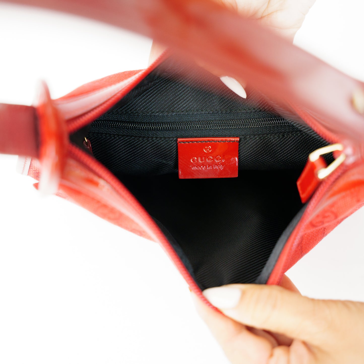 Gucci GG Canvas Shoulder Bag Red 210526N08