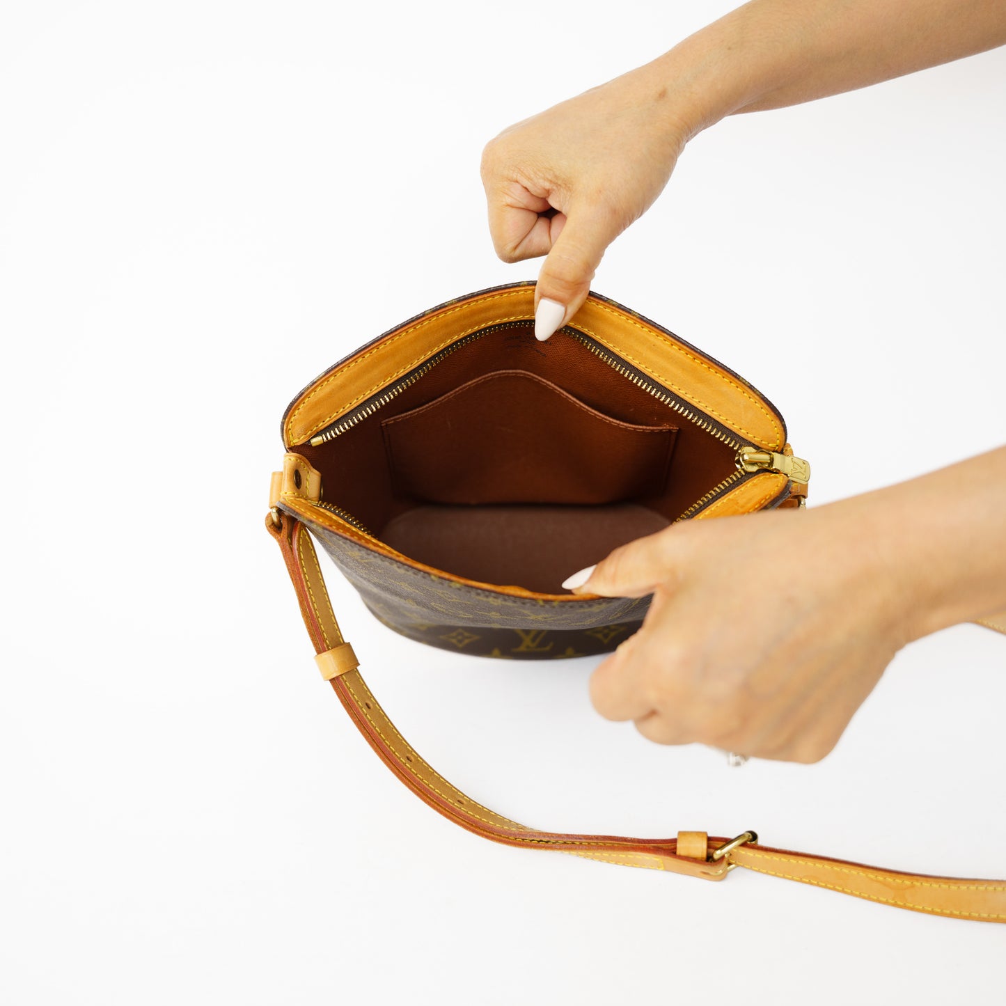 Louis Vuitton Drouot Crossbody in Monogram 210526A04