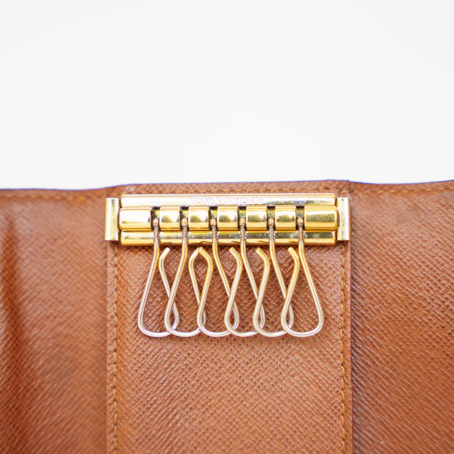 Louis Vuitton 6 Key Holder in Monogram 210526E07