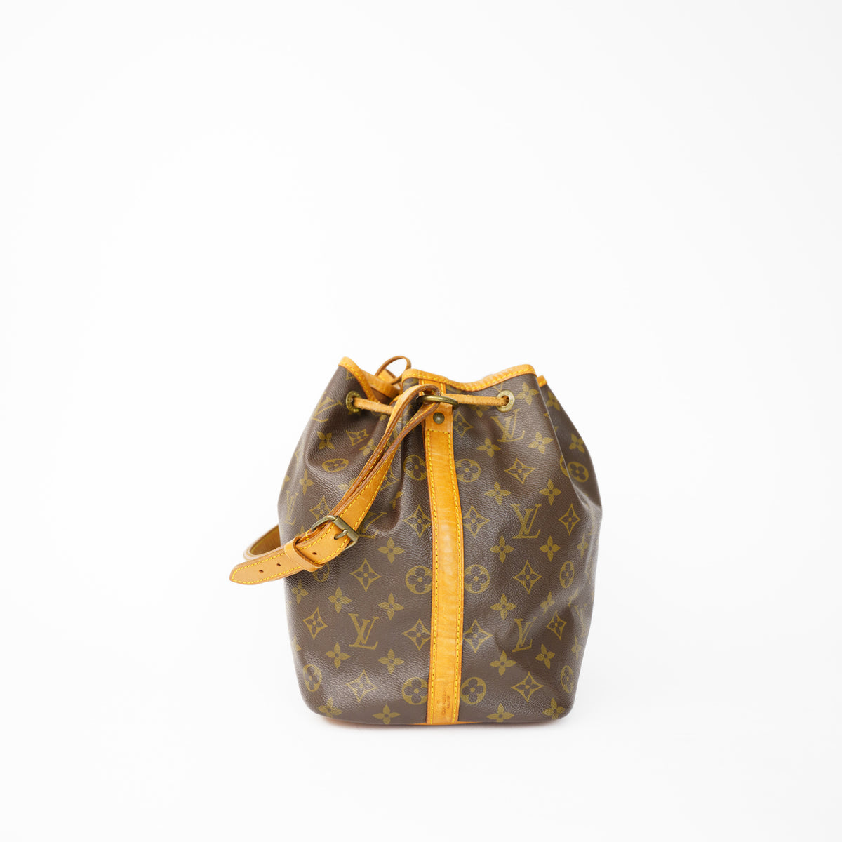 Louis Vuitton 1990 Noe PM Bucket Bag in Monogram 210526A06