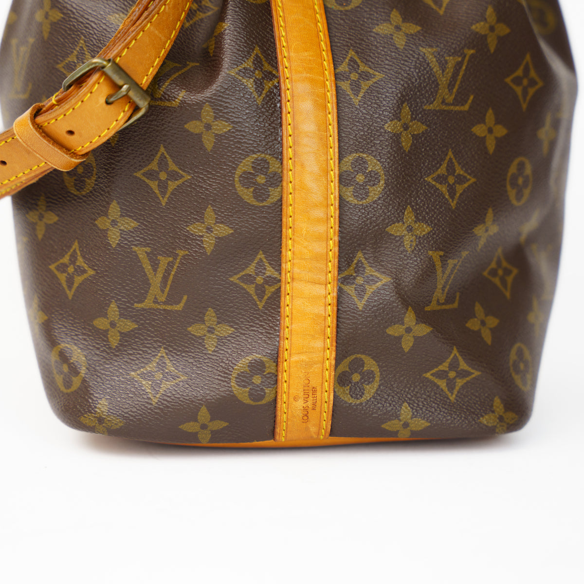 Louis Vuitton 1990 Noe PM Bucket Bag in Monogram 210526A06