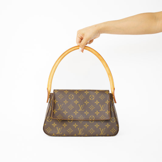Louis Vuitton Looping PM Monogram 210526A08