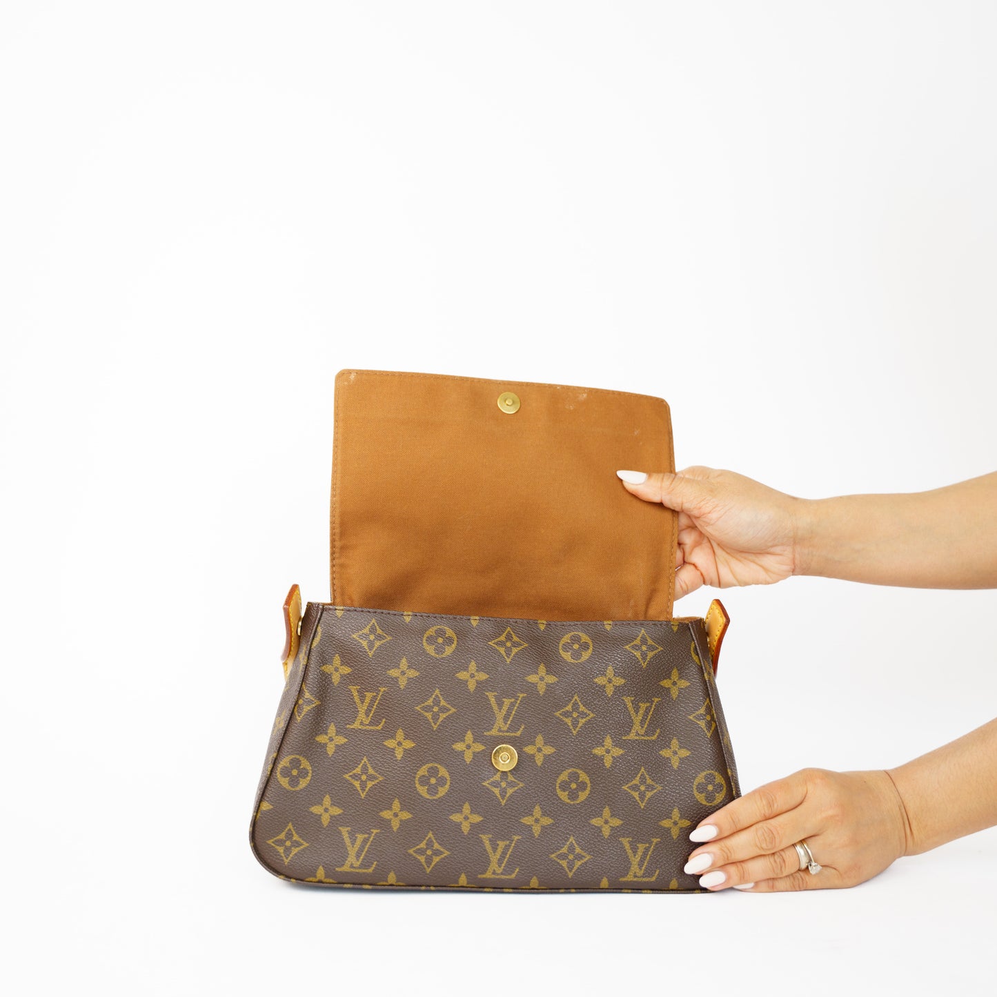 Louis Vuitton Looping PM Monogram 210526A08