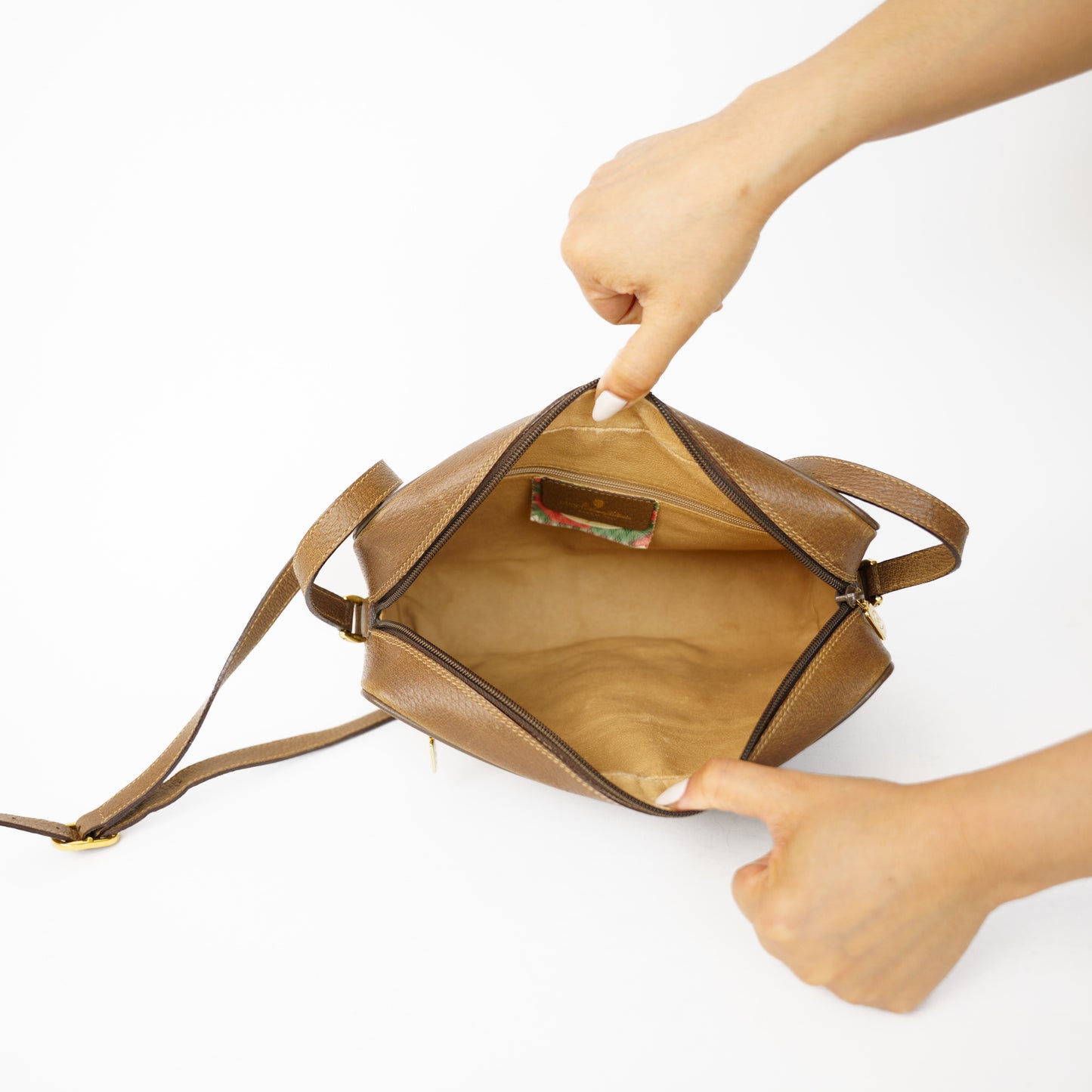 Gucci Beige GG Supreme Canvas Shoulder Crossbody Bag 210526A09
